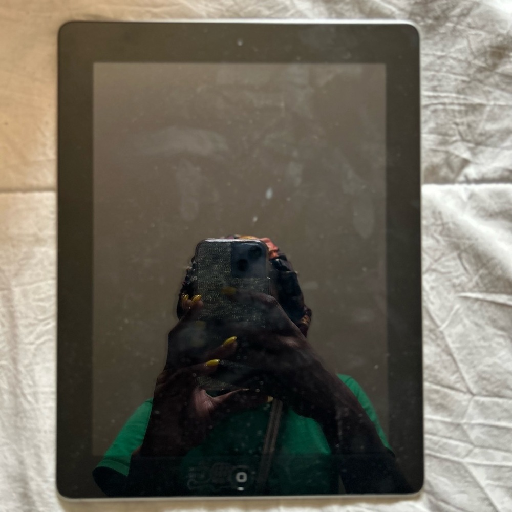 iPad - Picture 2 of 3
